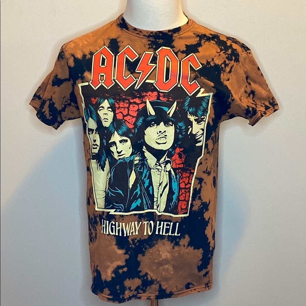 Vintage AC/CD 'Highway to Hell' Graphic T-Shirt in Multicolor Cotton (sz M)